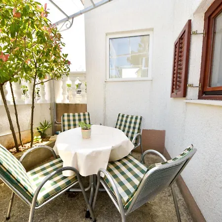 Lägenhet Rose-1 By Interhome